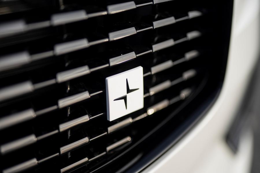 Логотип Volvo XC60 T8 Polestar Engineered 2019 года  (UK) (фото 12 из 40)